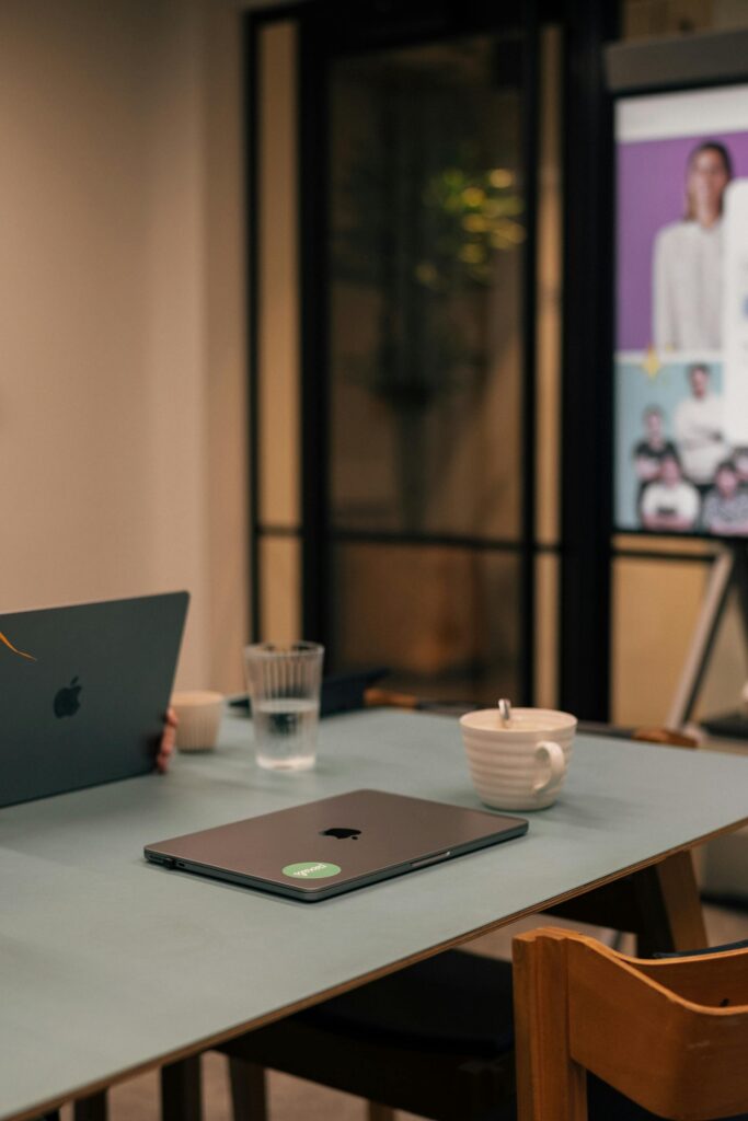 Laptops on a table IT ServiceDesk